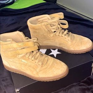 Hi top Caramell suede sneakers